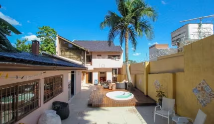 Casa Com 4 dormitórios para Comprar , 350 m²- Chácara das Pedras - Porto Alegre