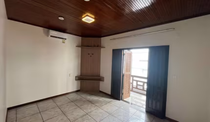 Casa para Locação em Itajaí, Fazenda, 4 dormitórios, 1 suíte, 3 banheiros, 3 vagas