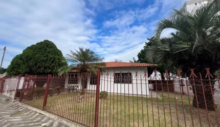 Casa para Locação em Itajaí, Vila Operária, 3 dormitórios, 1 suíte, 3 banheiros, 2 vagas