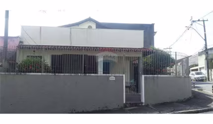 Casa bem localizada próximo ao centro Comercial