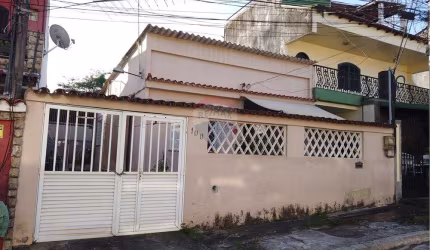 Casa de 2 dormitórios sendo 1 suíte em condomínio fechado.