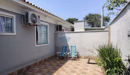 Ótima Casa Linear com dois quartos amplos, sendo um suíte, ótimos Cômodos e Espaço Gourmet