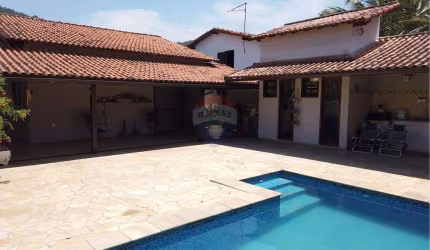 Casa em condomínio fechado com dois dormitórios.