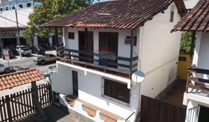 Casa em condomínio fechado,três dormitórios.