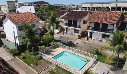 Casa em condomínio fechado,três dormitórios.