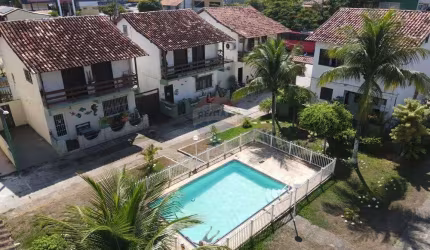 Casa em condomínio fechado,três dormitórios.
