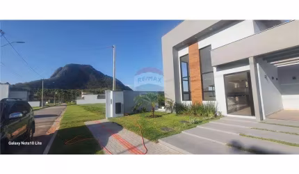 Maravlhosa Casa no Mais Completo Condomínio de Maricá!!!