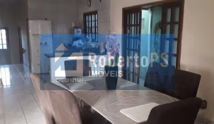 Casa de 4 quartos   e 3 vagas