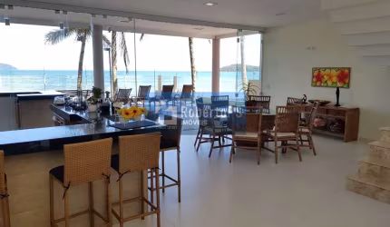 Casa de Alto Padrão à Venda em Ubatuba-SP na Praia do Sape: 4 Quartos, 4 Suítes e 324m² - Imperdível!