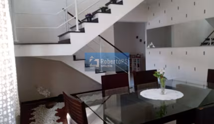 Belo sobrado espaçoso localizado no Residencial Flamboyant.