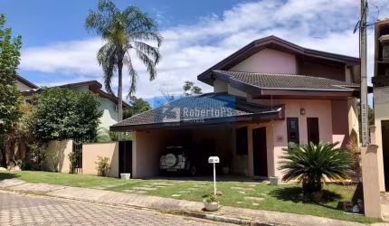 Linda casa assobradada no Condomínio Portal da  Mata  em Caçapava de  3 dormitórios com suíte e  closet.