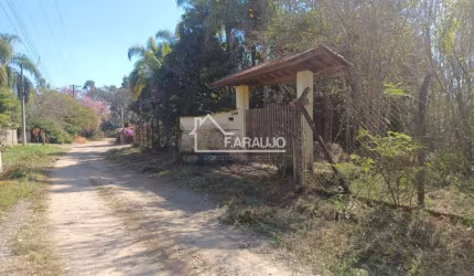 Imperdível! Sítio à venda em Salto de Pirapora-SP, bairro Barra: 3 quartos, 1 suíte, 2 salas, 2 banheiros, 6 vagas de garagem, 30.156,88 m² de área. Garanta já!