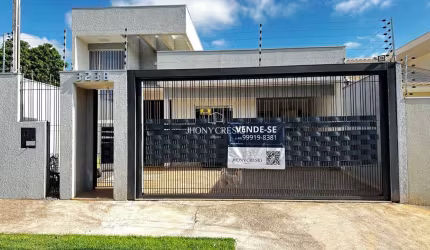 Casa com 3 suítes, com piscina, móveis planejados, à venda em Maringá.
