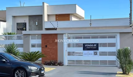 Casa grande, mobiliada, com piscina à venda em Maringá próximo ao centro.