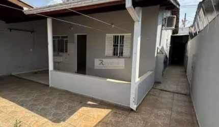 Casa à venda em Indaiatuba-SP, no Jardim Rêmulo Zoppi, 2 quartos, 1 sala, 1 banheiro, 2 vagas, 108m². Confira já!