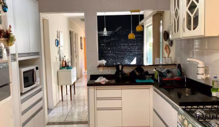 Casa para Venda em Taubaté, Vila dos Comerciários 2, 3 dormitórios, 1 banheiro, 2 vagas
