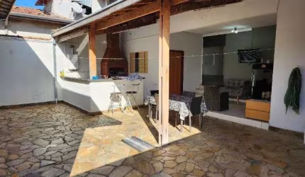Casa para Venda em Taubaté, Jardim Gurilândia, 5 dormitórios, 2 suítes, 3 banheiros, 4 vagas