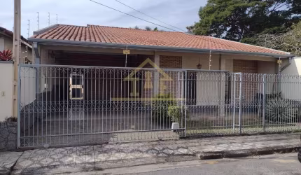 Casa para Venda em Taubaté, Parque São Jorge, 3 dormitórios, 1 suíte, 2 banheiros, 4 vagas