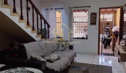 Sobrado para Venda em Taubaté, Vila São Geraldo, 2 dormitórios, 2 suítes, 3 banheiros, 1 vaga