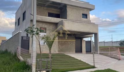 Casa em Condomínio para Venda em Taubaté, Vale dos Cristais, 3 dormitórios, 2 suítes, 1 banheiro, 2 vagas