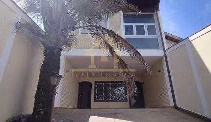 Sobrado para Venda em Taubaté, Centro, 4 dormitórios, 3 banheiros, 4 vagas