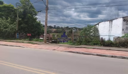 Área à venda na Estrada do Barreiro
