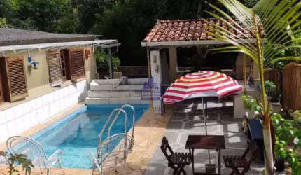Chácara à venda em Taubaté-SP, Marlene Miranda: 3 quartos, 3 suítes, 1 sala, 6 banheiros, 250m²!