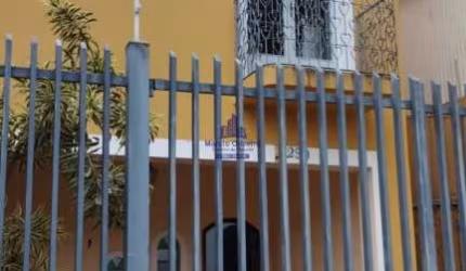 CASA TRÊS DORMITÓRIOS - CENTRO