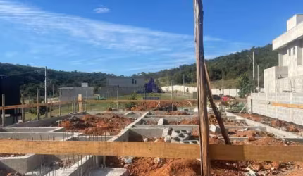 Terreno com fundação e projeto pronto