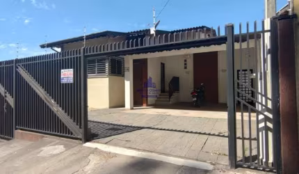 Imperdível oportunidade: Casa à venda em Campos Elíseos, Taubaté-SP com 4 quartos, 1 suíte e 300m² de área!