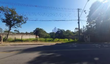 TERRENO COM FRENTE GRANDE COM LEVE DECLIVE -TREMEMBÉ