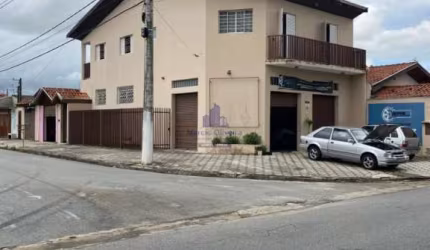 Sobrado com Ponto Comercial de esquina no Bonfim.