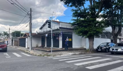Excelente ponto comercial para locação em Taubaté-SP, bairro Estiva! 2 salas, 3 banheiros, 110m² de área!