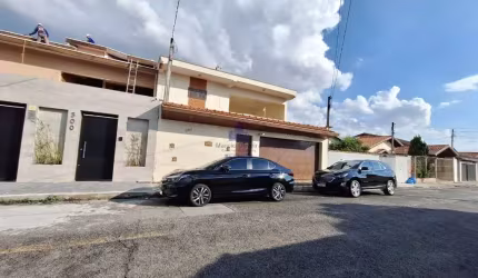 CASA COM TRÊS DORMITÓRIOS SENDO UMA SUÍTE-JARDIM ANA EMÍLIA