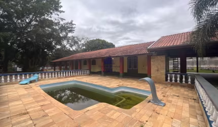 Chácara de luxo à venda em Taubaté-SP, bairro Barreiro: 3 quartos, 2 suítes, 1 sala, 3 banheiros, 600m².