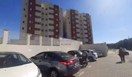 Apartamento a Venda ou Locação Vila Aparecida 52m², com varanda de frente a serra e sol da manhã.