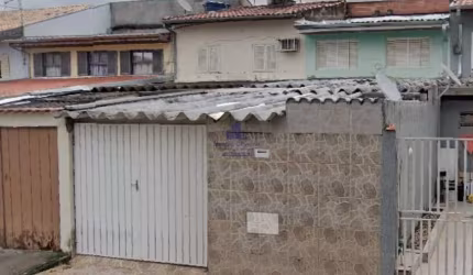 Casa com 2 quartos à venda no Cecap, Taubaté  por R$ 190.000