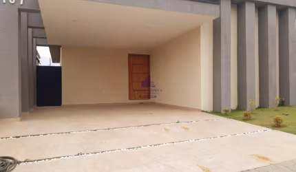 Casa Venda em Cond. com 3 Dormitórios, 1 Suíte master,  e quintal Amplo.