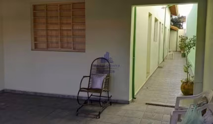 Casa com 2 quartos à venda no Jardim Garcez, Taubaté  por R$ 255.000