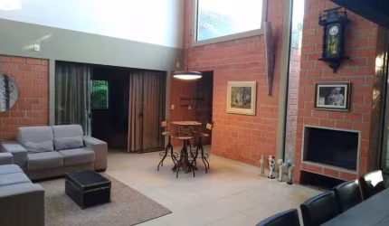 Casa no Condomínio Chacaras Cataguá