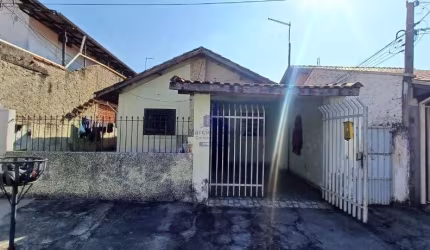Casa à venda em Taubaté-SP no Jardim Gurilândia: 4 quartos, 3 salas, 4 banheiros, 220m² de área. Aproveite!