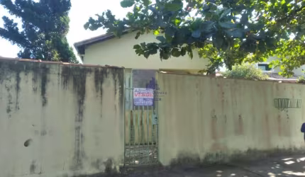 Casa com 4 quartos à venda na Cidade Deus, Taubaté  por R$ 450.000