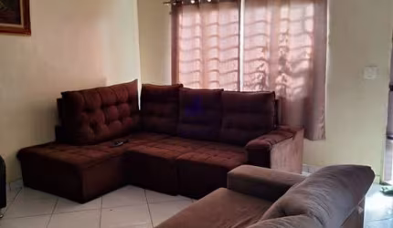 Casa com 3 quartos à venda no Jardim Ana Emilia, Taubaté  por R$ 650.000