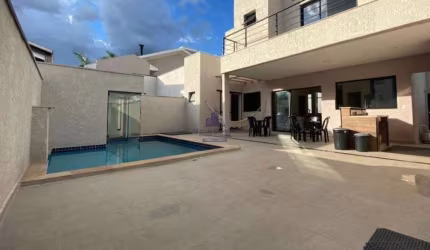 Imperdível casa à venda em Tremembé-SP, Campos do Conde II Versailles: 3 quartos, 1 suíte, 3 salas, 2 banheiros, 2 vagas, 300m²!