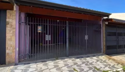 Casa com 2 quartos à venda no Jardim Garcez, Taubaté  por R$ 260.000