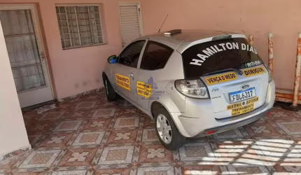 Casa com 3 quartos à venda na Vila São José, Taubaté , 300 m2 por R$ 340.000