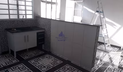 Kitnet à venda em Tremembé-SP, bairro Loteamento Residencial Vale das Flores. 2 quartos, 1 sala, 1 banheiro, 1 vaga de garagem.