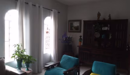 Casa com 3 quartos à venda no Jardim do Sol, Taubaté  por R$ 450.000