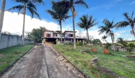 Chácara à venda em Taubaté-SP: 3 quartos, 2 suítes, 2 salas, 4 banheiros, 3 vagas, 300m² - Imperdível!