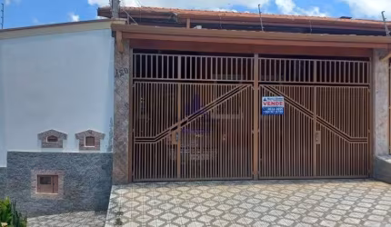 Casa à venda em Taubaté-SP, Residencial Paraíso: 3 quartos, 1 sala, 1 banheiro, 2 vagas, 135m² de área. Imperdível!